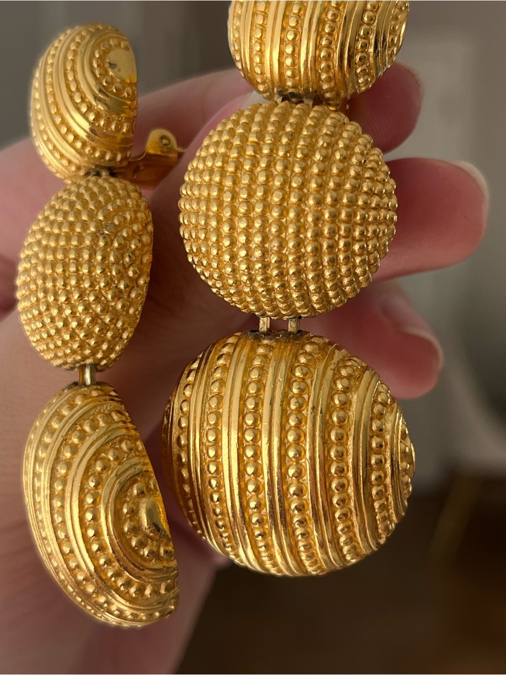 Authentic Vintage Dior Dotted Textured Ball Gradual Drop Gold Clip-On Earrings - Picture 7 of 8